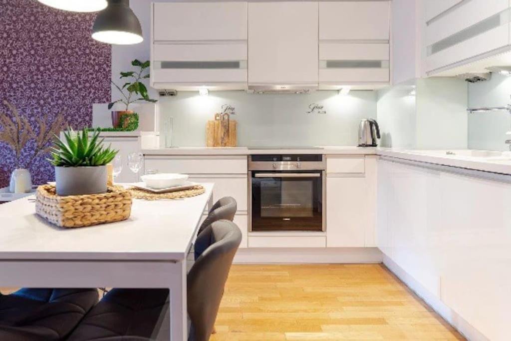 Uroczy Apartament - Angel City Krakow Bagian luar foto