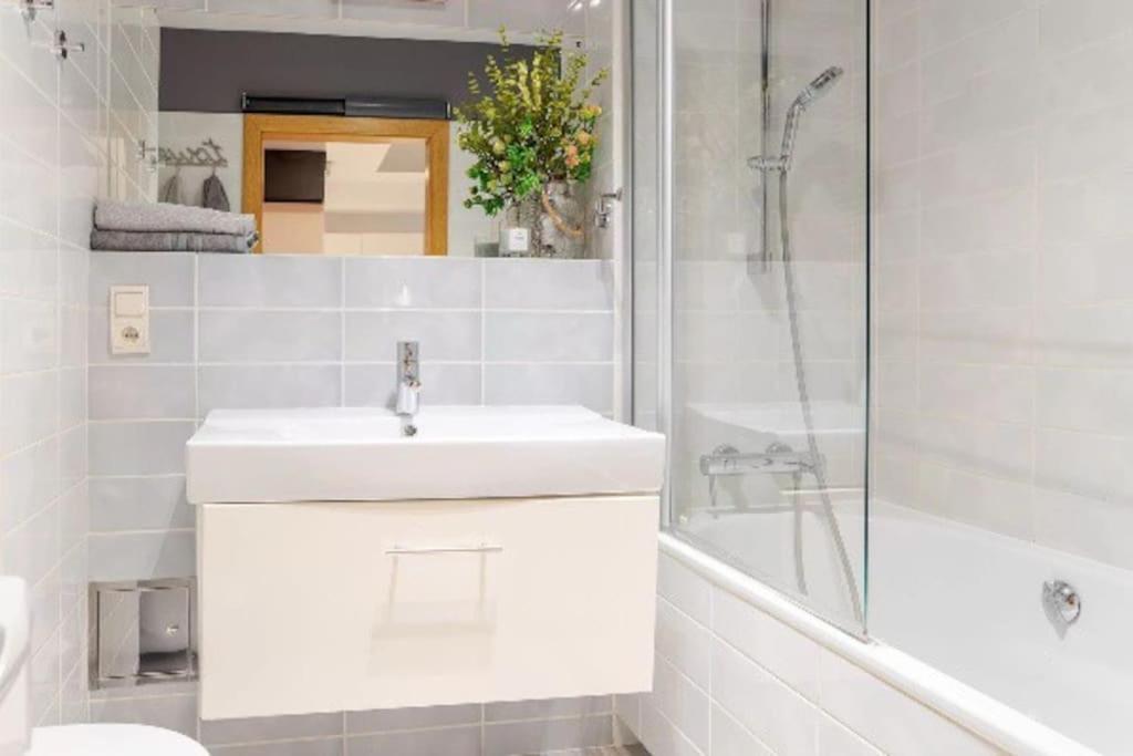 Uroczy Apartament - Angel City Krakow Bagian luar foto
